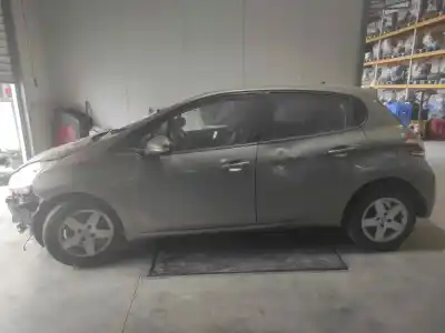 Vehículo de desguace PEUGEOT 208 1.4 HDi FAP del año 2013 con motor 8HR Vehículo de desguace PEUGEOT 208 1.4 HDi FAP del año 2013 con motor 8HR