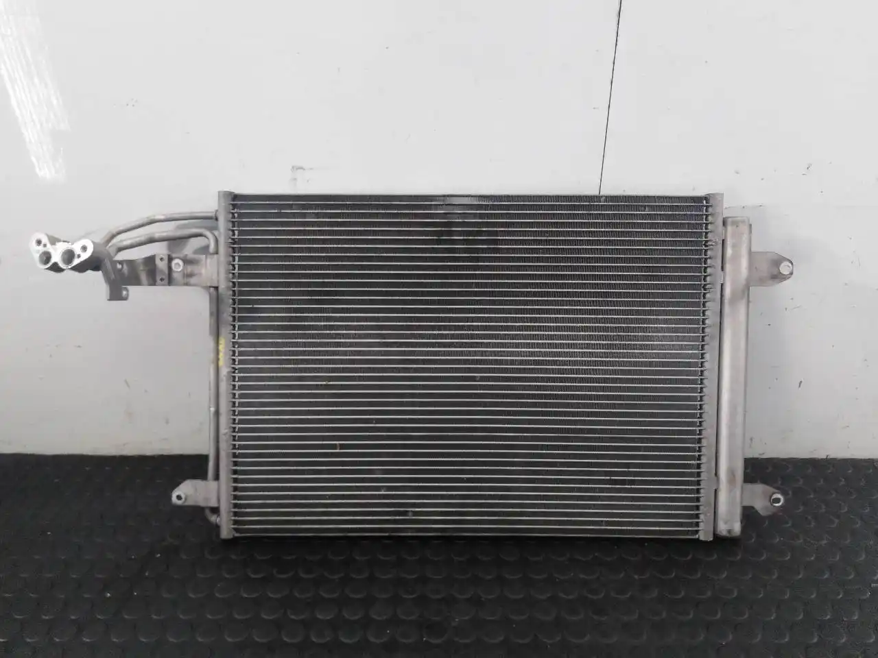 Recambio verde de condensador / radiador aire acondicionado para volkswagen touran (1t1) 1.6 tdi dpf referencias oem iam 1k0820411n p2-b5-5 